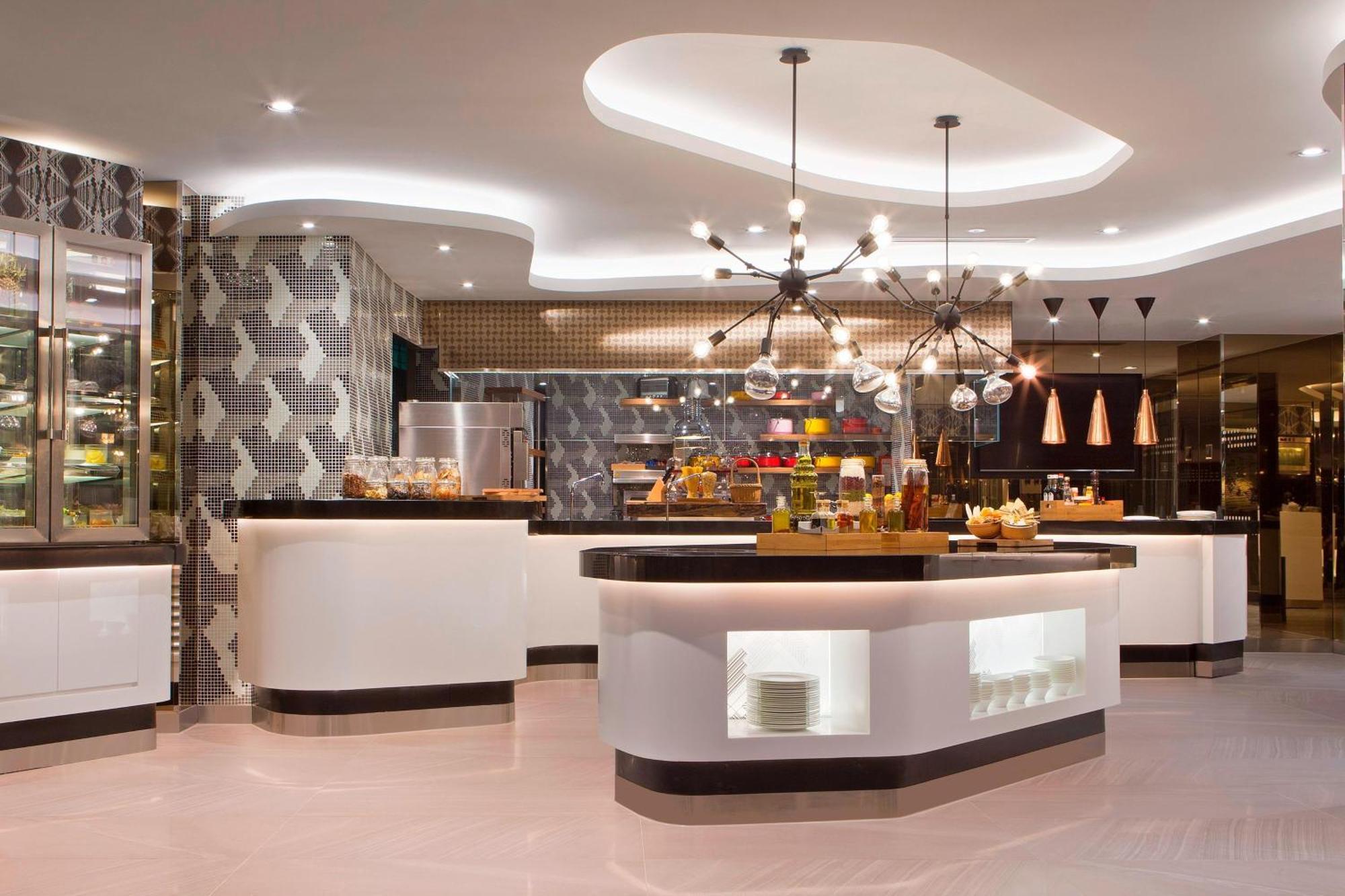Le Meridien Kuala Lumpur Exterior foto The buffet at the hotel